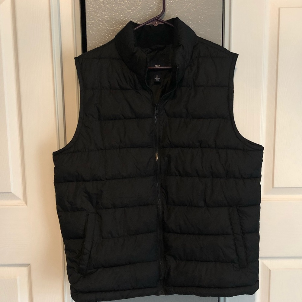 Men’s Black Gap Puffer vest